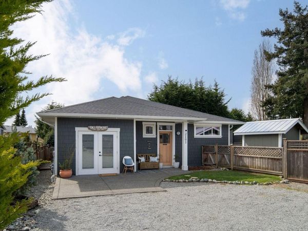 2101 Weiler Ave W, Sidney, BC V8L 1R3