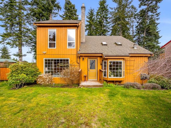 8876 HENDERSON Ave, Black Creek, BC V9J 1A6