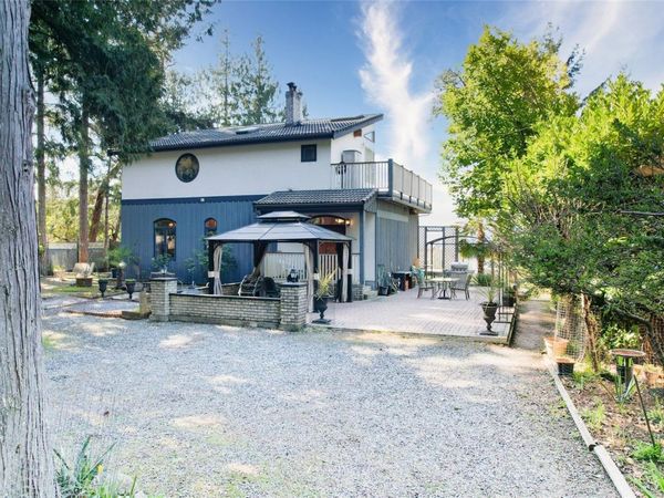 1059 Pat Burns Ave, Gabriola Island, BC V0R 1X2