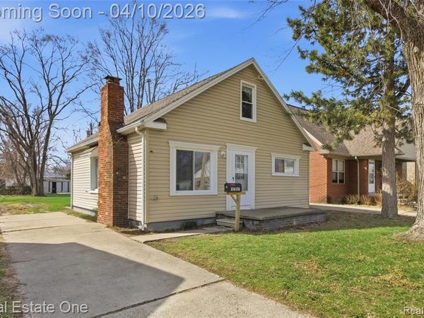 5747 Kingsbury Street, Dearborn Heights, MI 48127