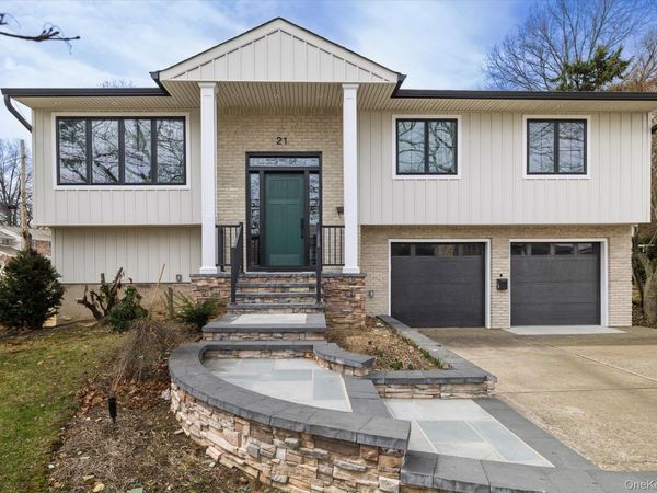 21 Dunhill Road, New Hyde Park, NY 11040