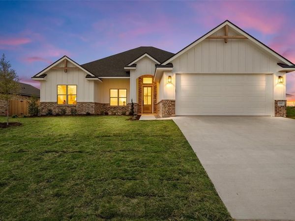 1333 Red Rock Road, Hewitt, TX 76643