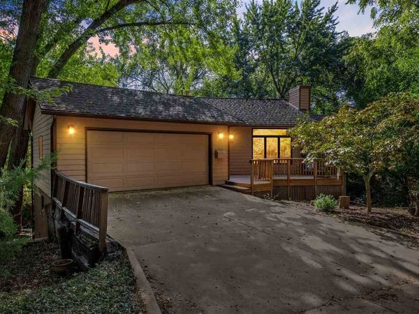 435 Bayard St, Iowa City, IA 52246