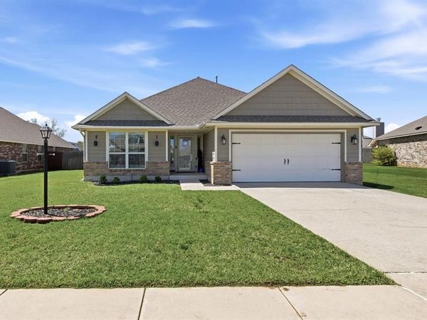 705 Windy Lane, Yukon, OK 73099