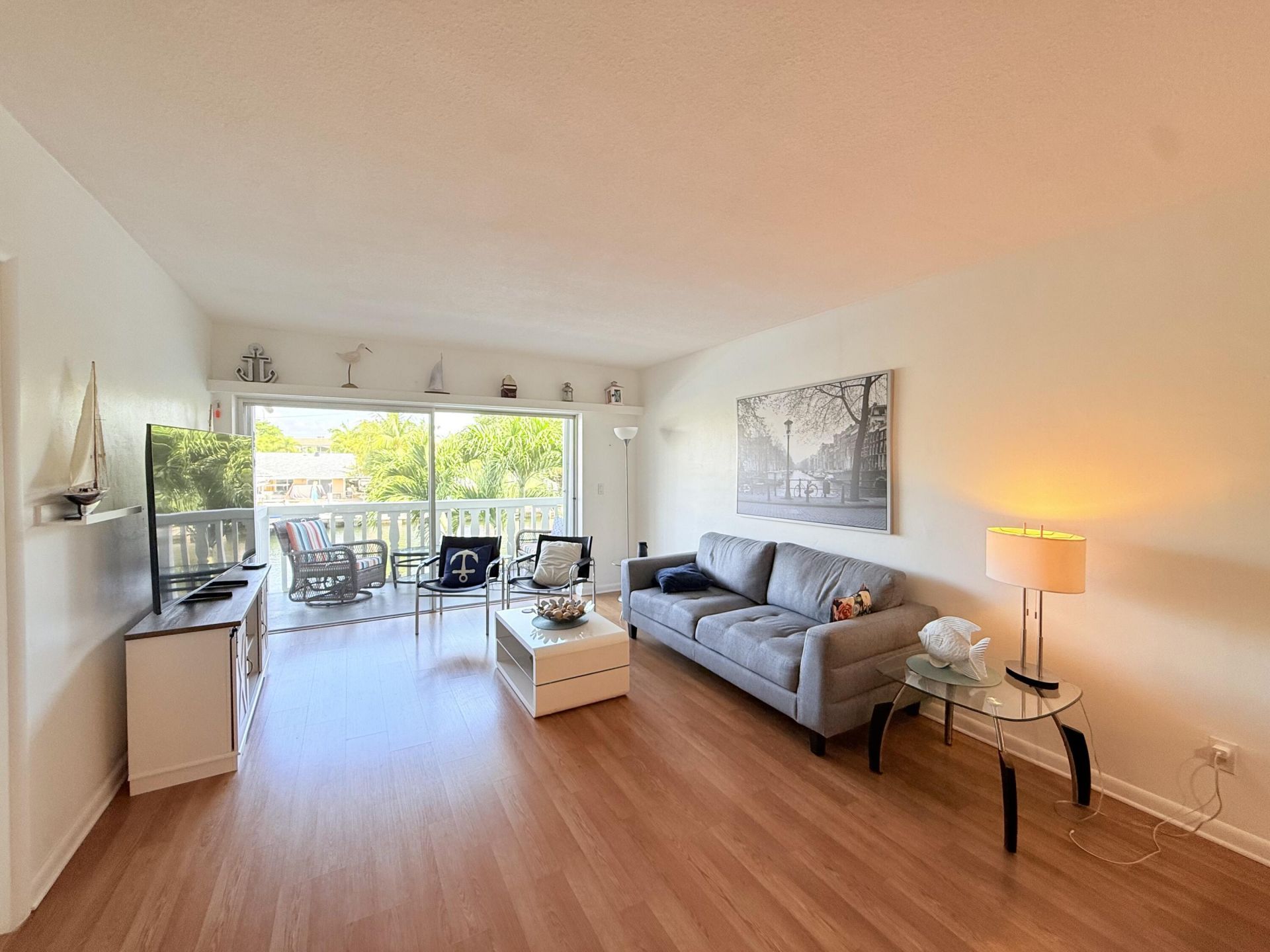 470 Paradise Isle Boulevard, Unit 204, Hallandale Beach, FL 33009 Photo