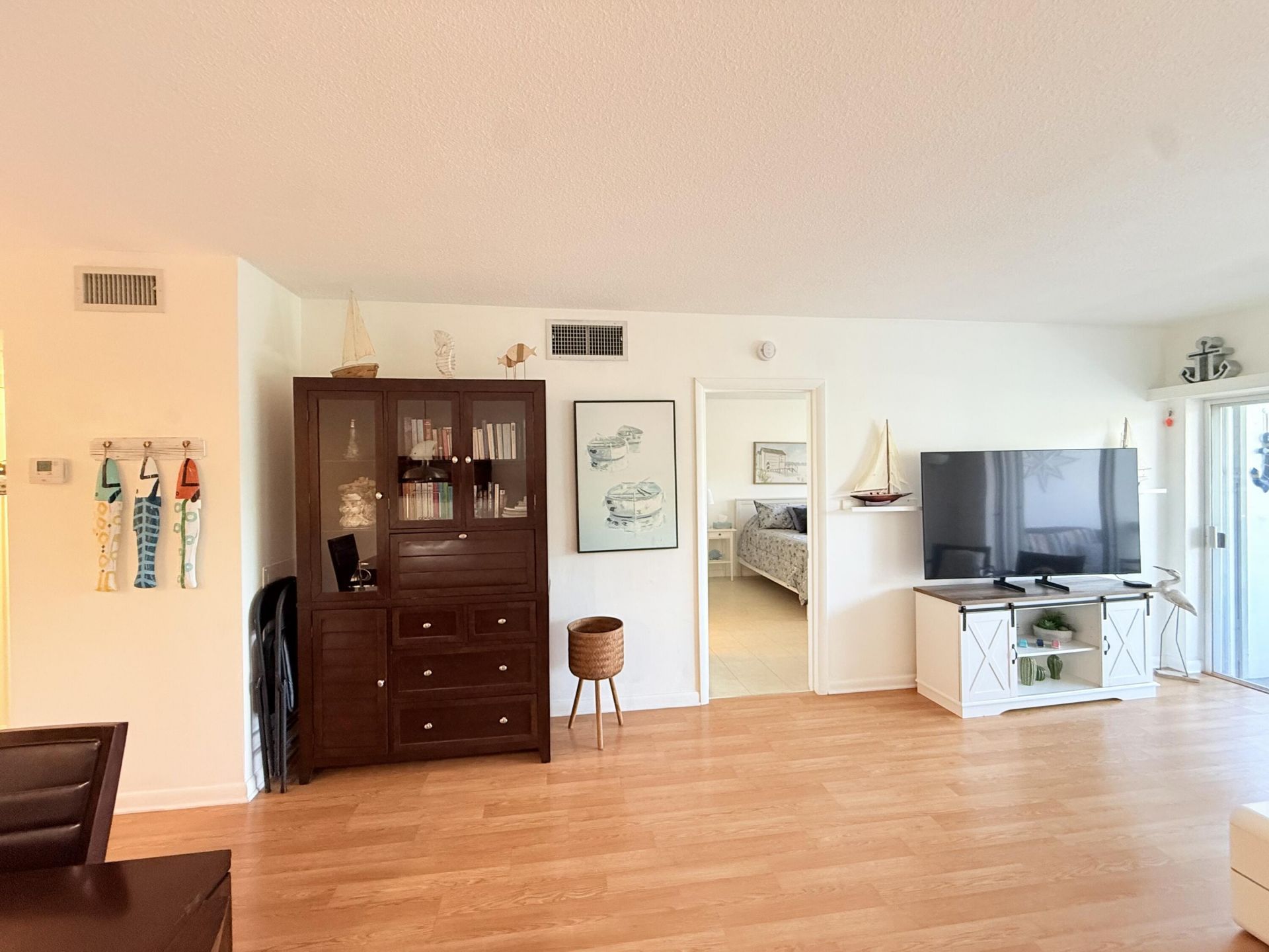 470 Paradise Isle Boulevard, Unit 204, Hallandale Beach, FL 33009 Photo