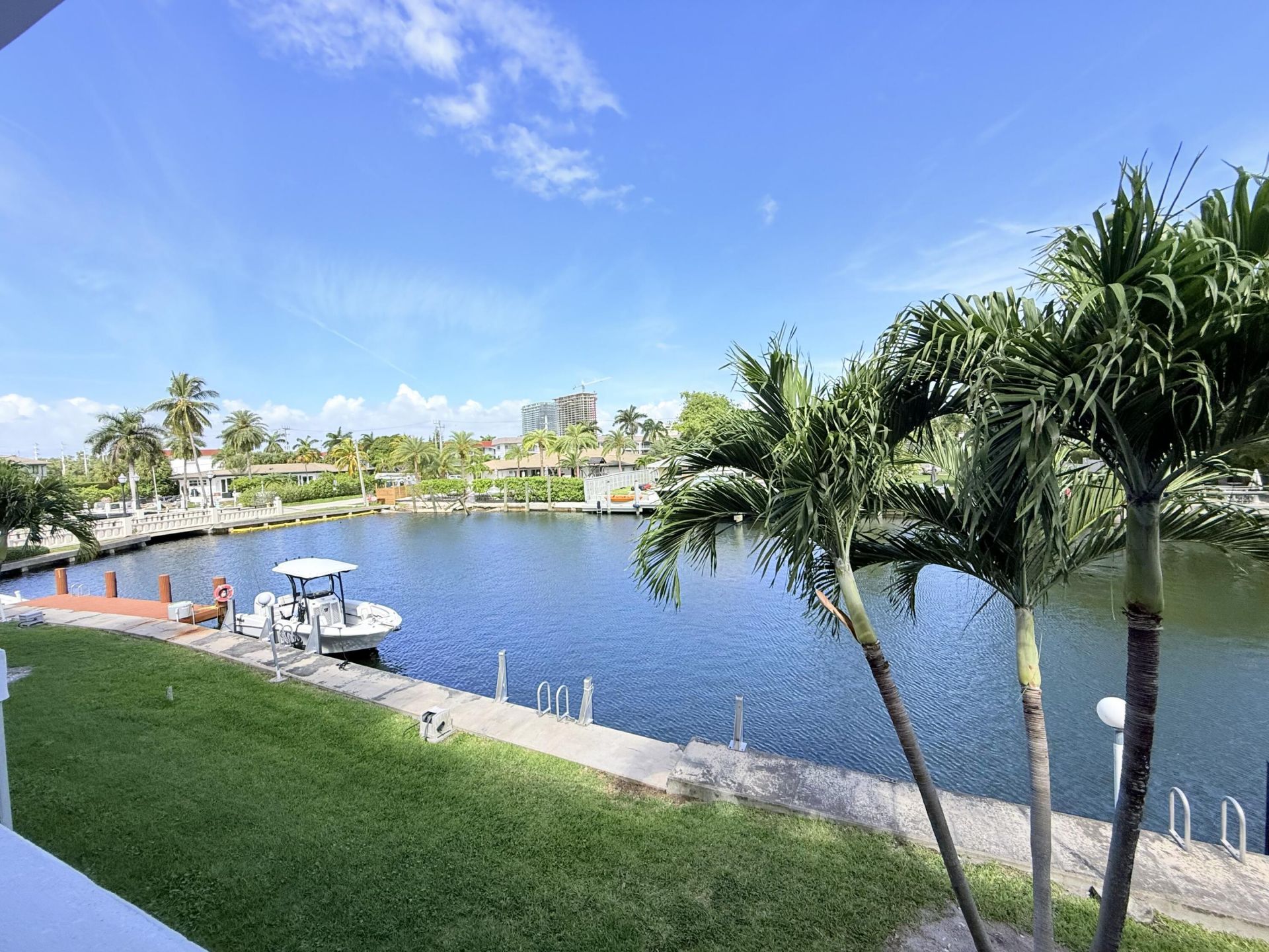 470 Paradise Isle Boulevard, Unit 204, Hallandale Beach, FL 33009 Photo
