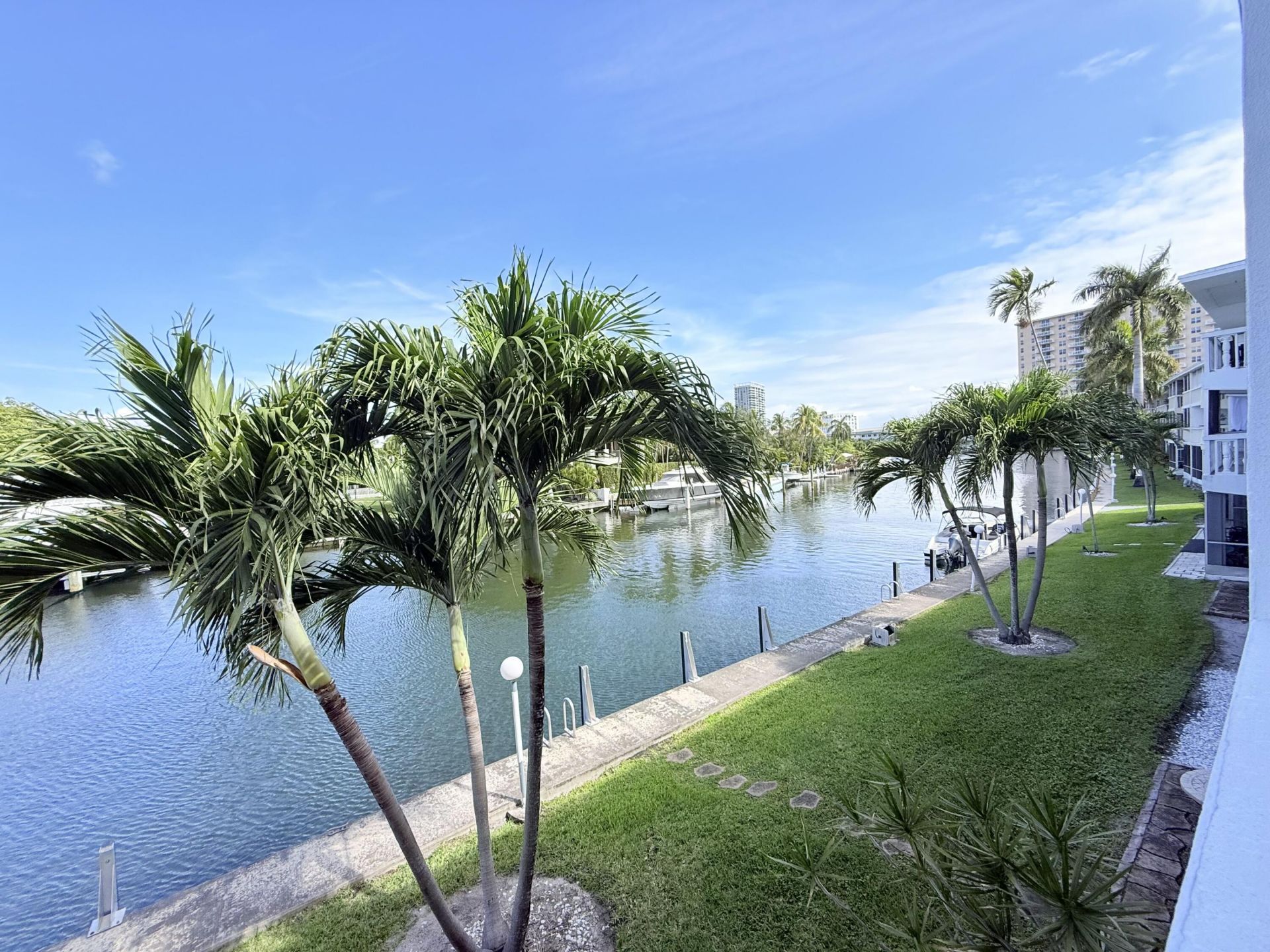 470 Paradise Isle Boulevard, Unit 204, Hallandale Beach, FL 33009 Photo