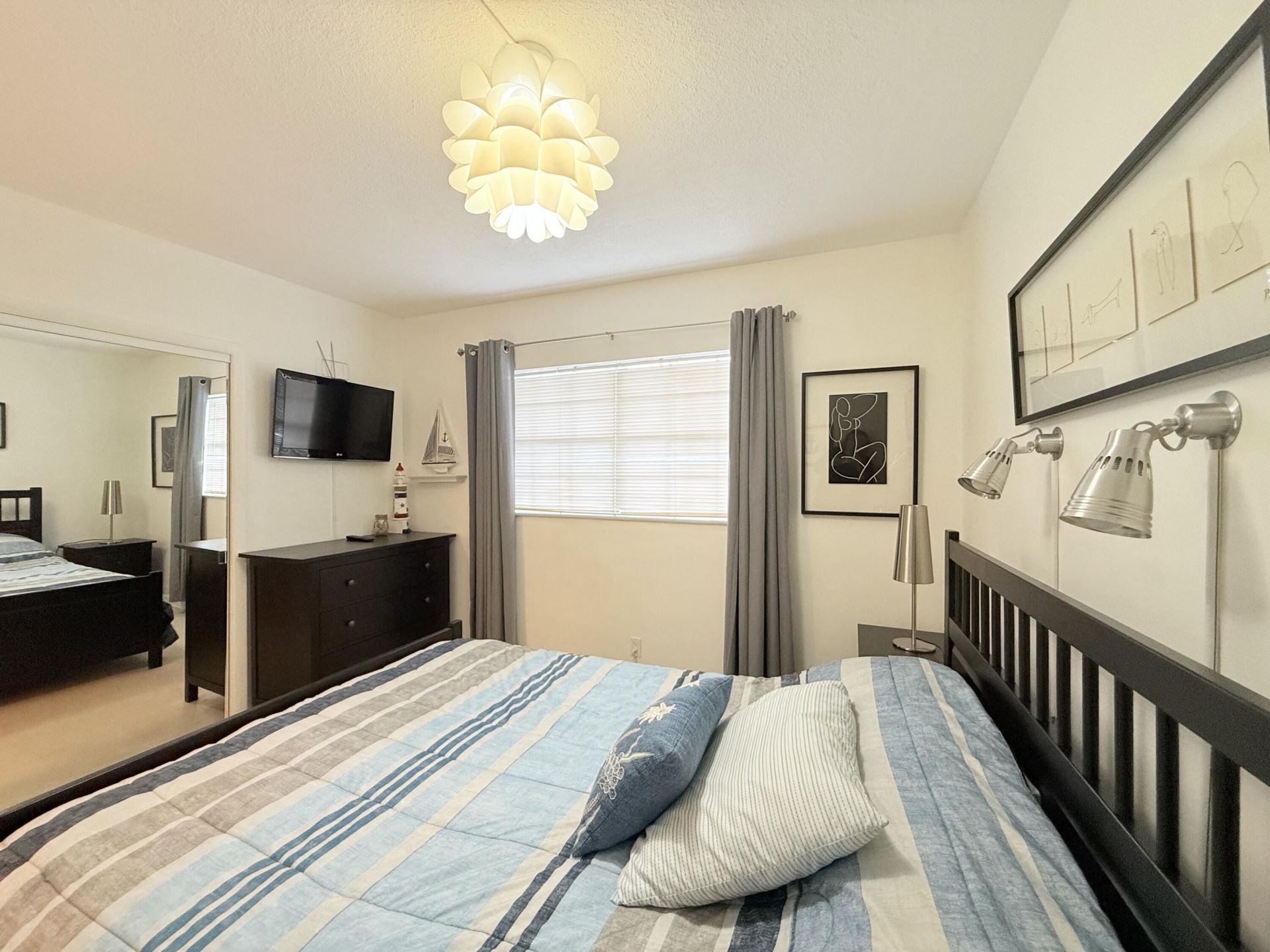 470 Paradise Isle Boulevard, Unit 204, Hallandale Beach, FL 33009 Photo