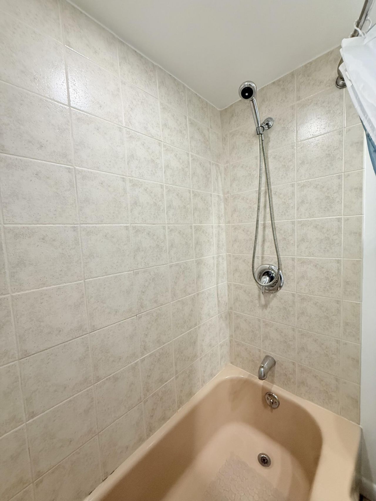 470 Paradise Isle Boulevard, Unit 204, Hallandale Beach, FL 33009 Photo