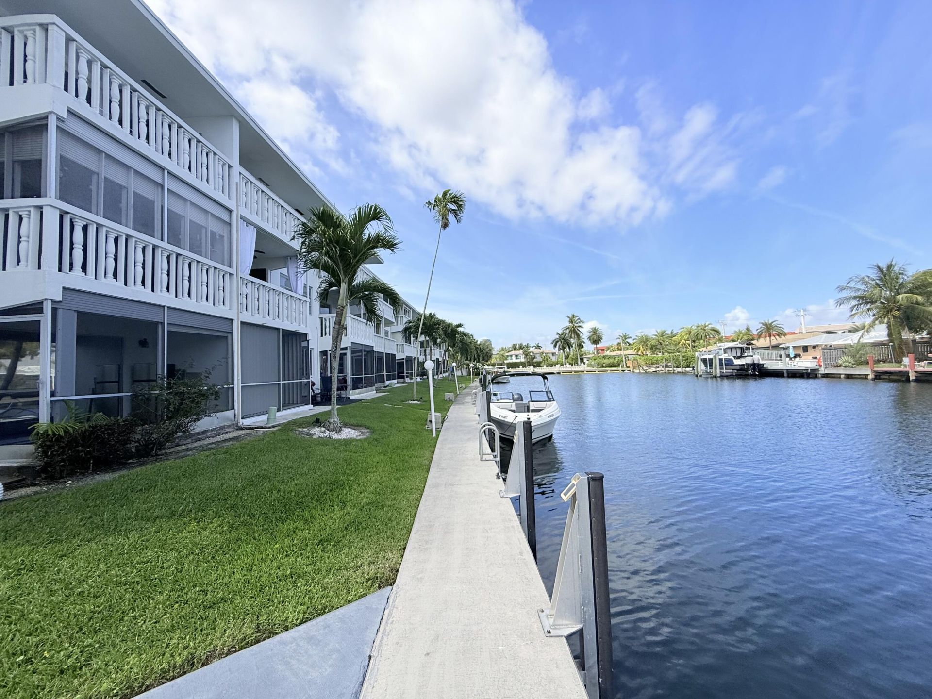 470 Paradise Isle Boulevard, Unit 204, Hallandale Beach, FL 33009 Photo