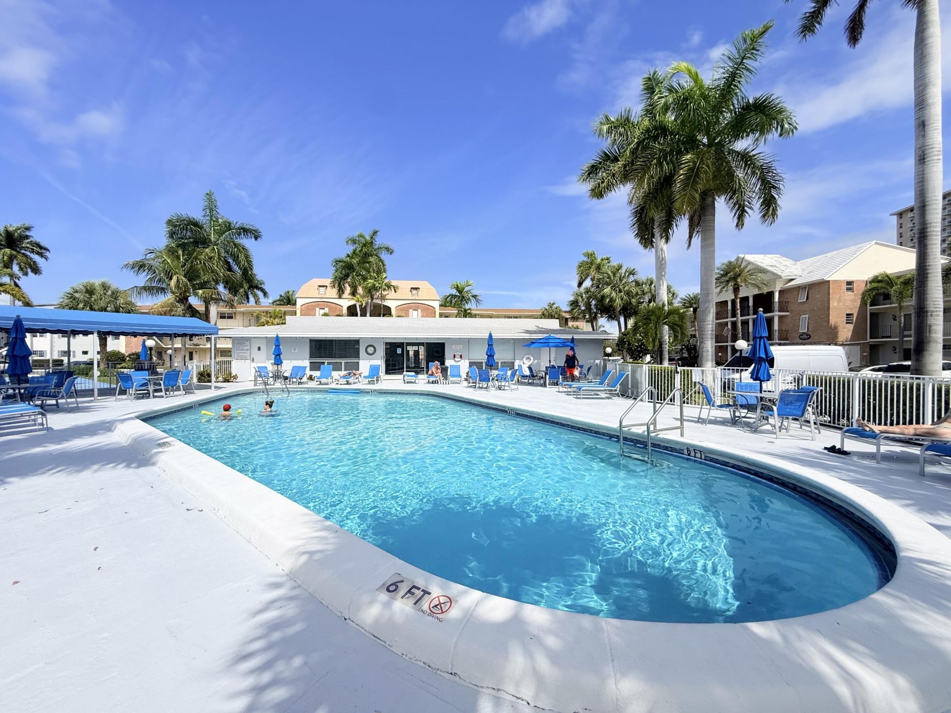 470 Paradise Isle Boulevard, Unit 204, Hallandale Beach, FL 33009 Photo