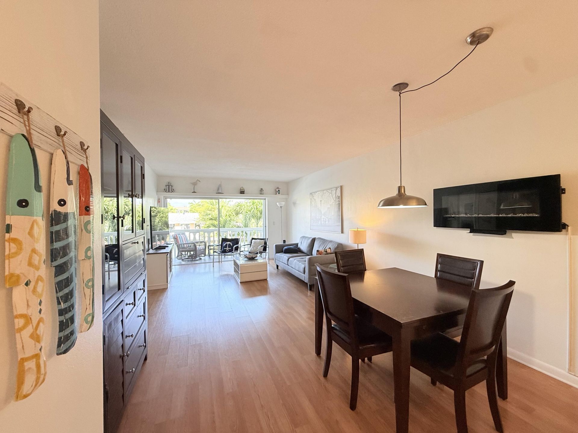 470 Paradise Isle Boulevard, Unit 204, Hallandale Beach, FL 33009 Photo