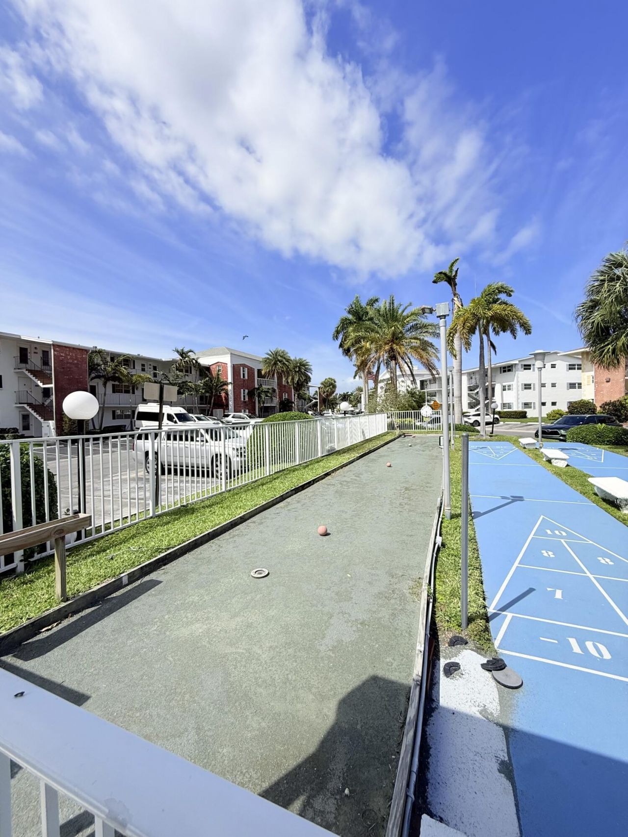 470 Paradise Isle Boulevard, Unit 204, Hallandale Beach, FL 33009 Photo