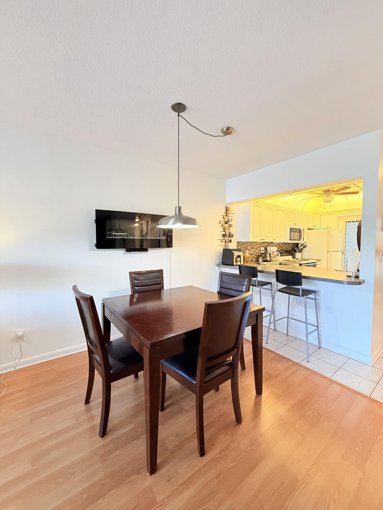 470 Paradise Isle Boulevard, Unit 204, Hallandale Beach, FL 33009 Photo