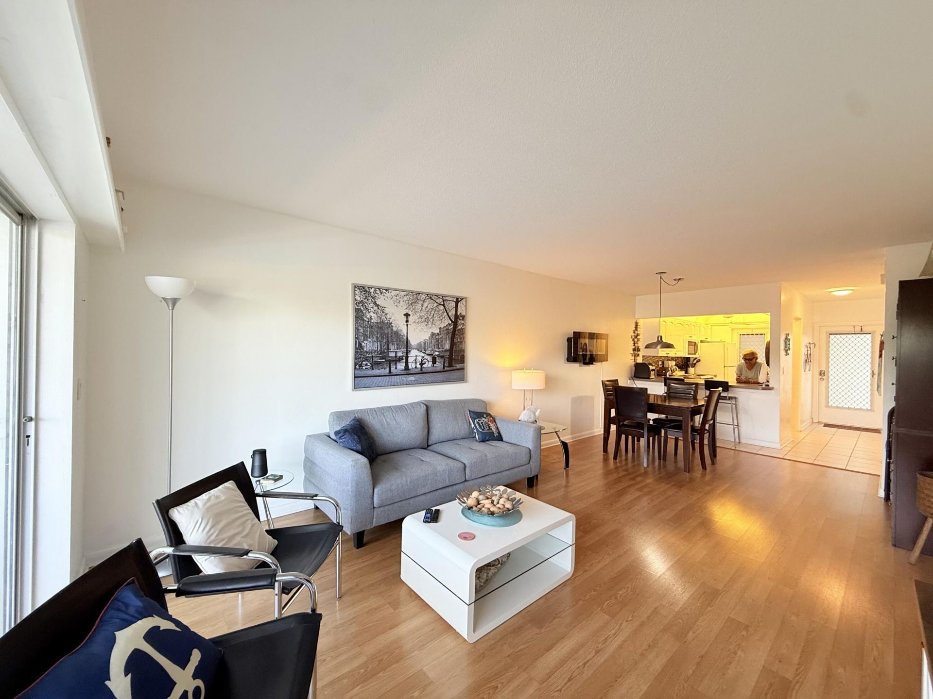 470 Paradise Isle Boulevard, Unit 204, Hallandale Beach, FL 33009 Photo