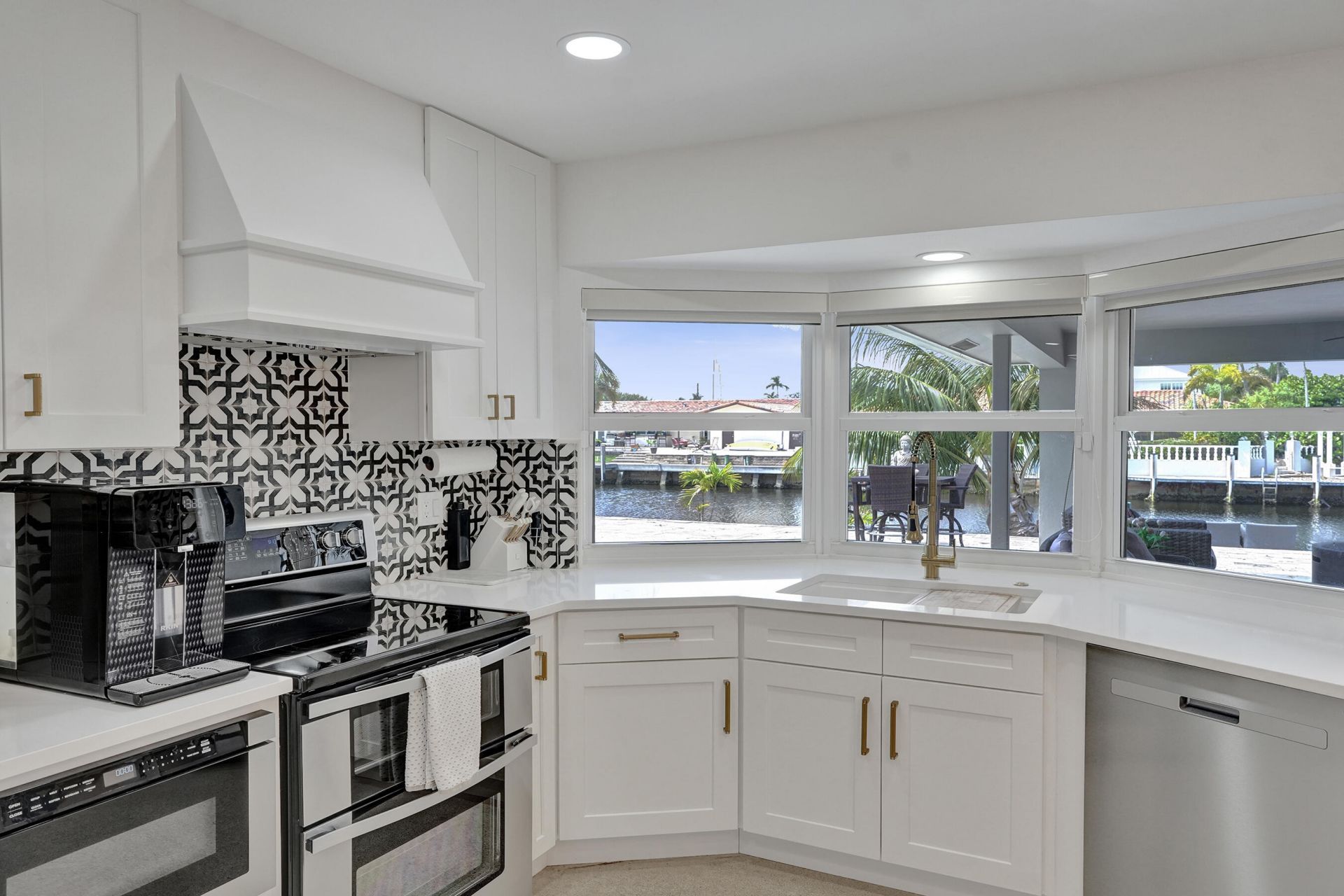 5711 Bayview Drive, Fort Lauderdale, FL 33308 Photo