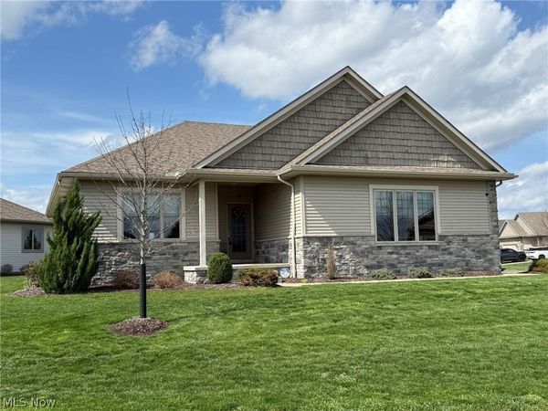 1163 Pine Bluff Drive NE, New Philadelphia, OH 44663