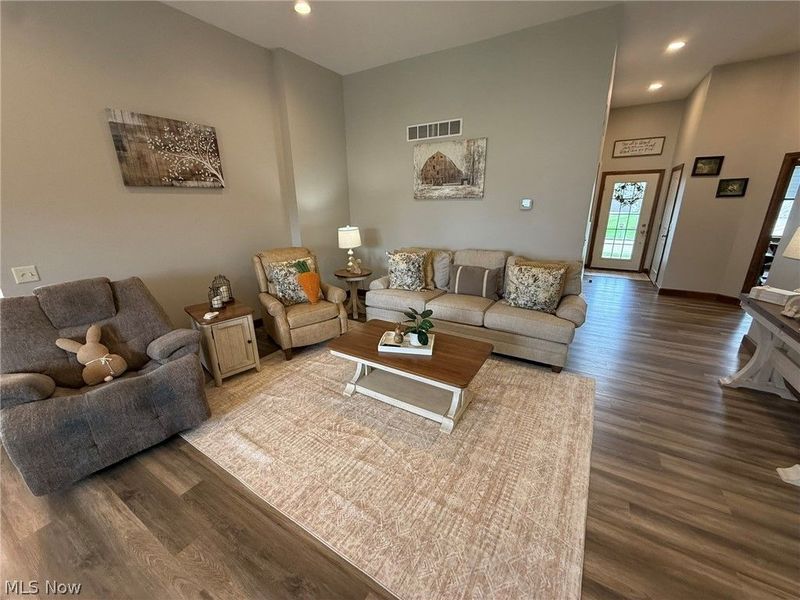 1163 Pine Bluff Drive NE, New Philadelphia, OH 44663 Photo 4