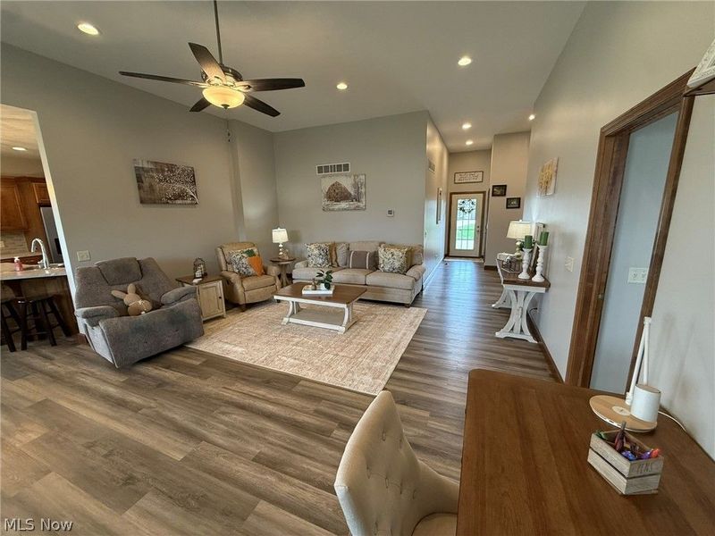 1163 Pine Bluff Drive NE, New Philadelphia, OH 44663 Photo 6