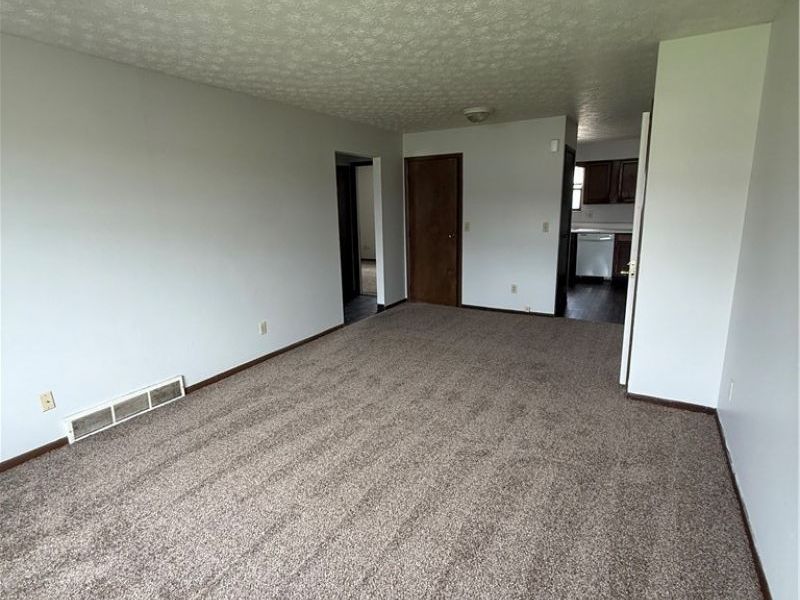 1060 Brandywine Boulevard, Unit D, Zanesville, OH 43701 Photo 2