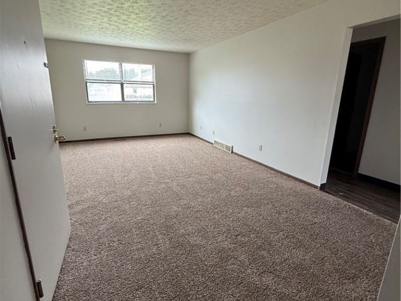 1060 Brandywine Boulevard, Unit D, Zanesville, OH 43701 Photo 5