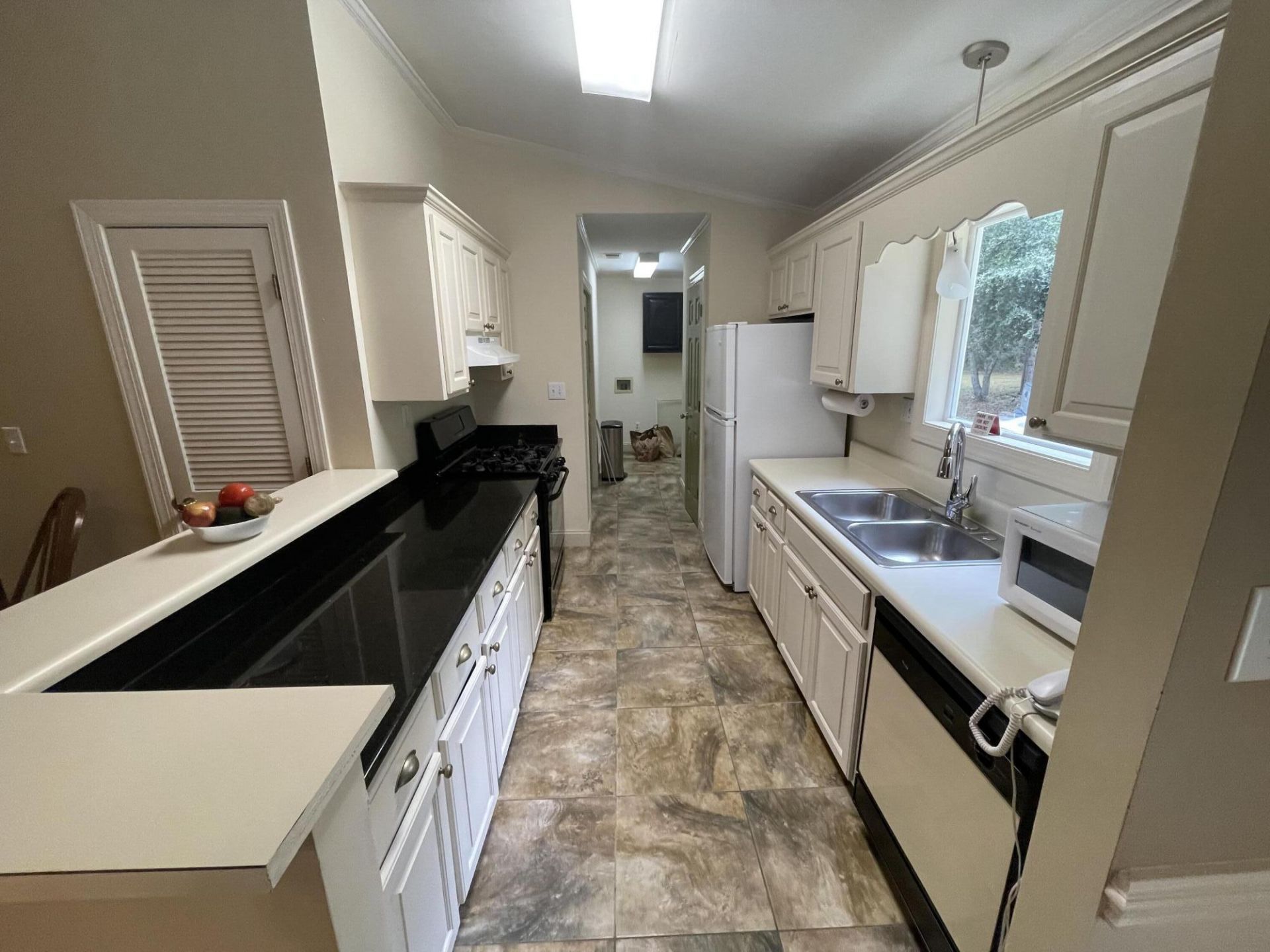 2700 Dawson Street Photo 17