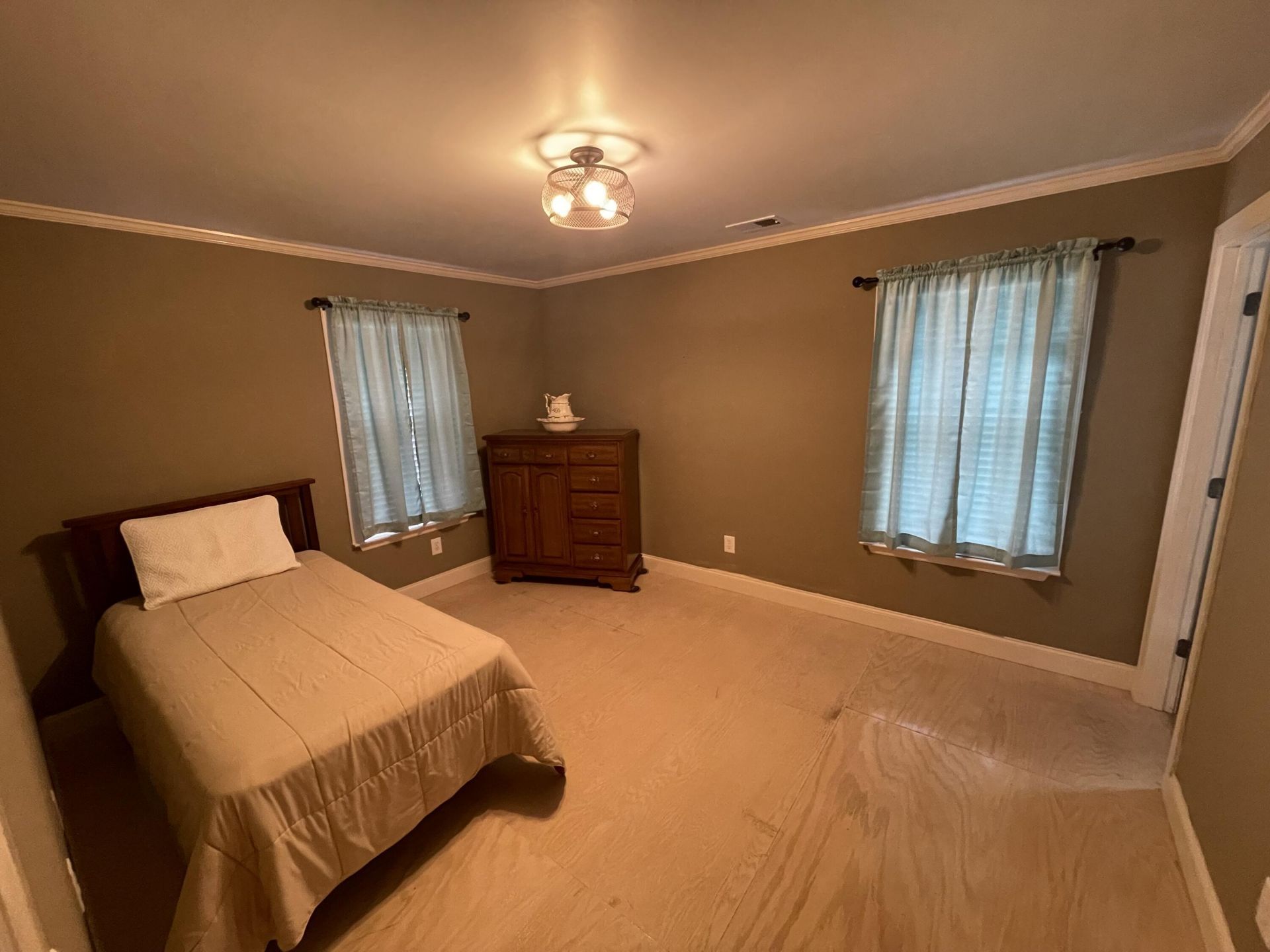 2700 Dawson Street Photo 22