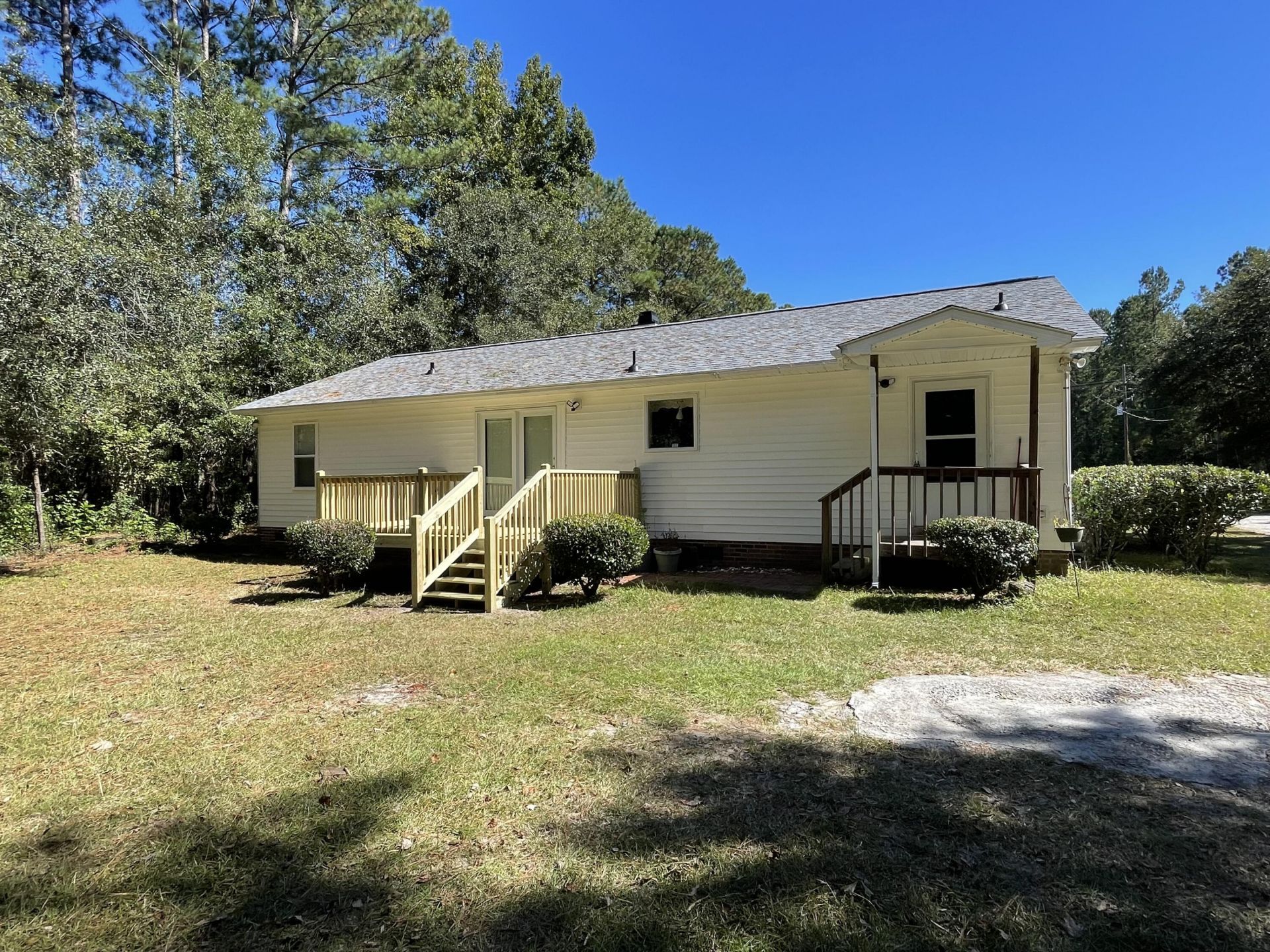 2700 Dawson Street Photo 6