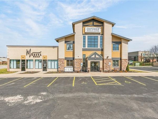 350 Greenwich Drive, Lee's Summit, MO 64082