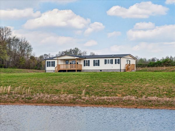 560 Old Huntsville Rd , Fayetteville, TN 37334