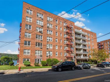 679 Warburton Avenue , Unit 2R, Yonkers, NY 10701