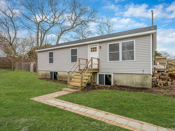 28 Dale Avenue , Riverhead, NY 11901