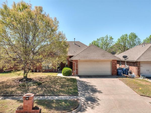 544 E Forest Lane, Mustang, OK 73064