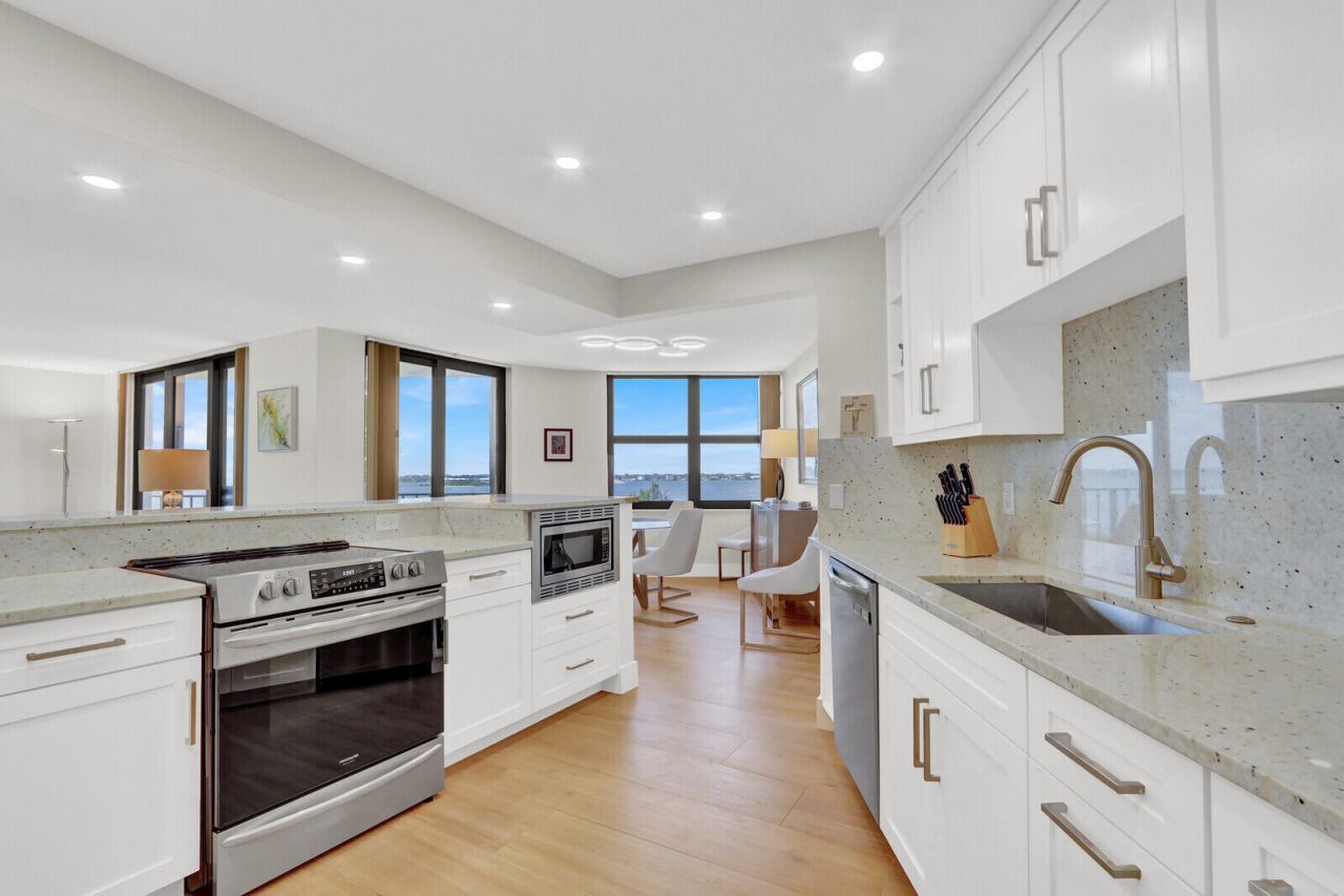 5420 N Ocean Drive, Unit 506, Singer Island, FL 33404 Photo