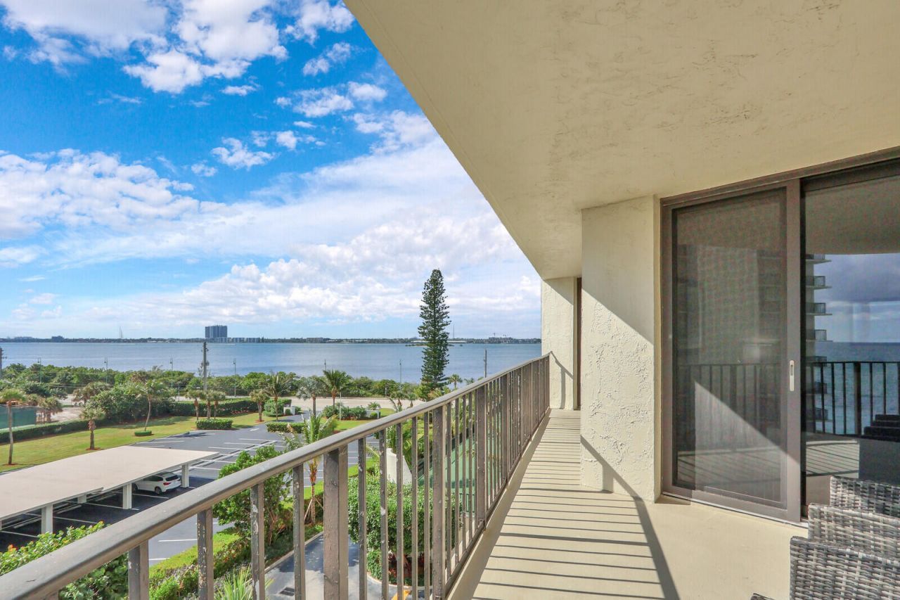 5420 N Ocean Drive, Unit 506, Singer Island, FL 33404 Photo