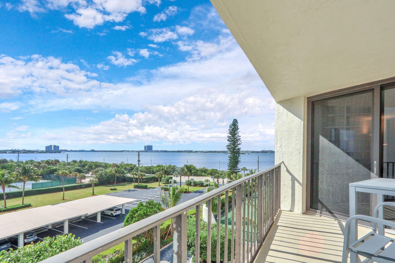 5420 N Ocean Drive, Unit 506, Singer Island, FL 33404 Photo