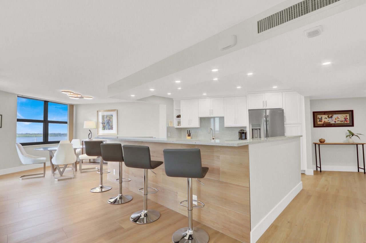 5420 N Ocean Drive, Unit 506, Singer Island, FL 33404 Photo