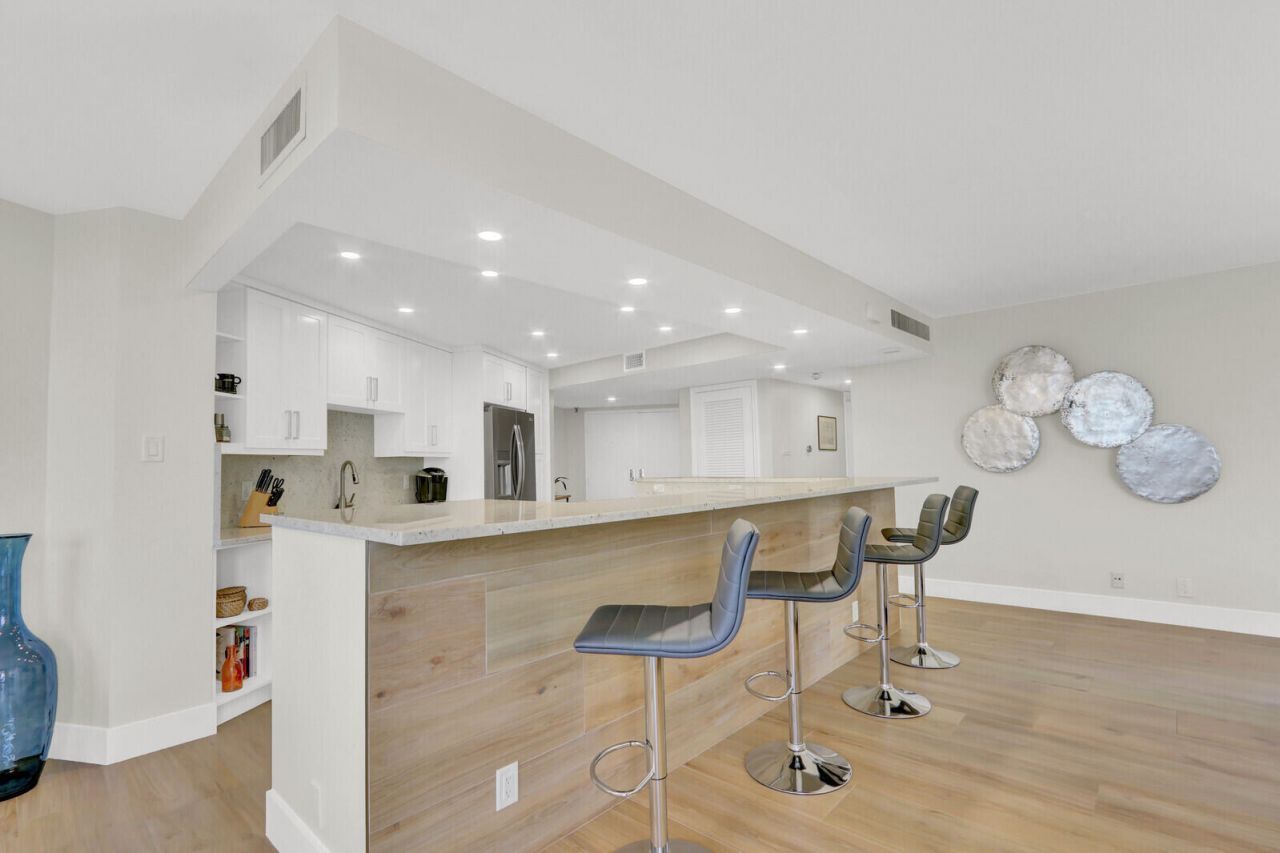 5420 N Ocean Drive, Unit 506, Singer Island, FL 33404 Photo