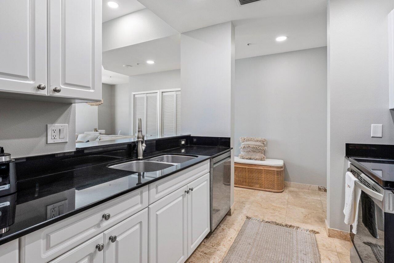 255 Evernia Street, Unit 306, West Palm Beach, FL 33401 Photo