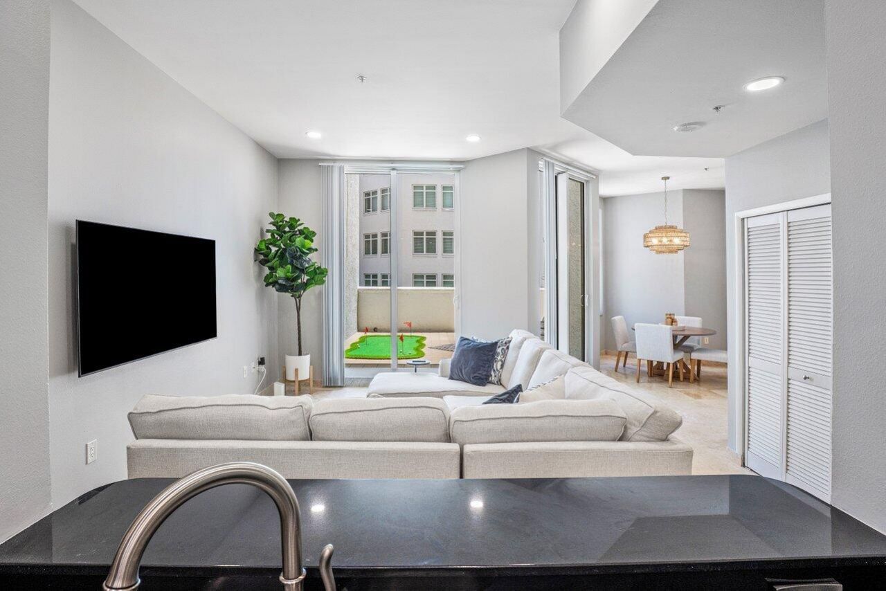 255 Evernia Street, Unit 306, West Palm Beach, FL 33401 Photo