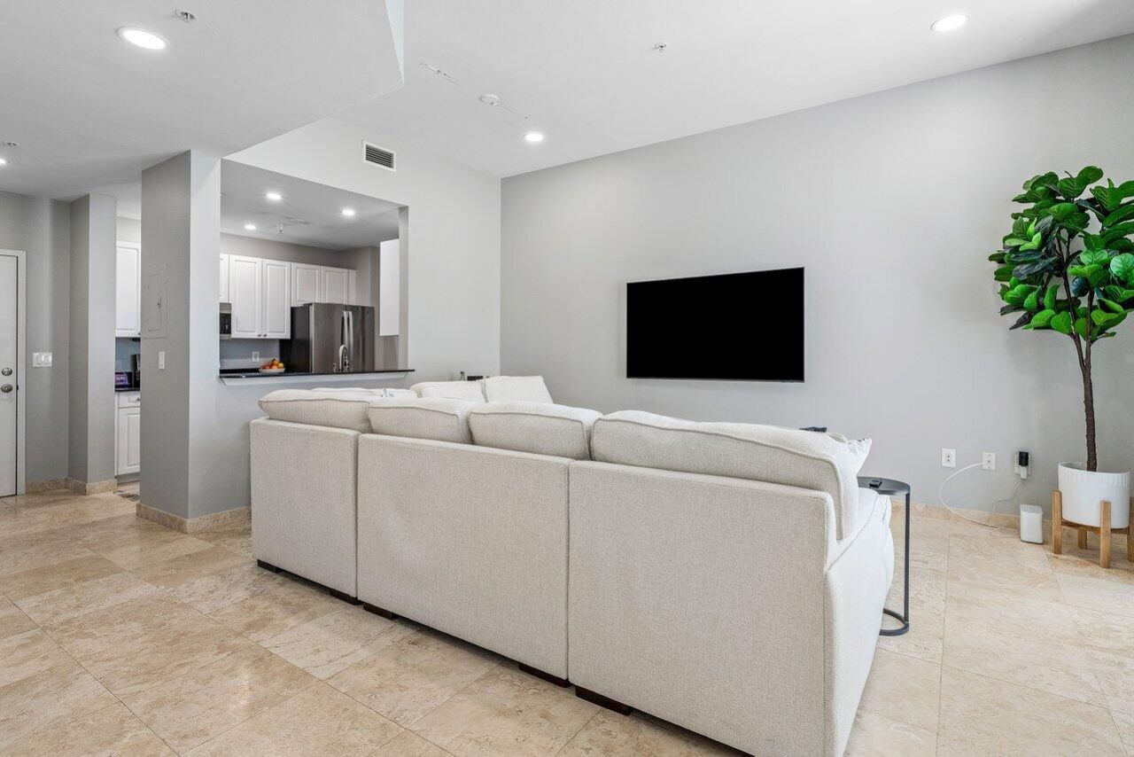 255 Evernia Street, Unit 306, West Palm Beach, FL 33401 Photo