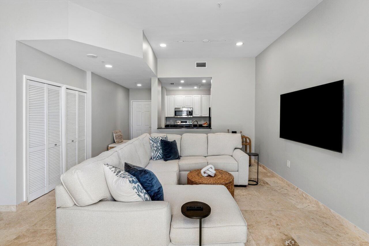 255 Evernia Street, Unit 306, West Palm Beach, FL 33401 Photo