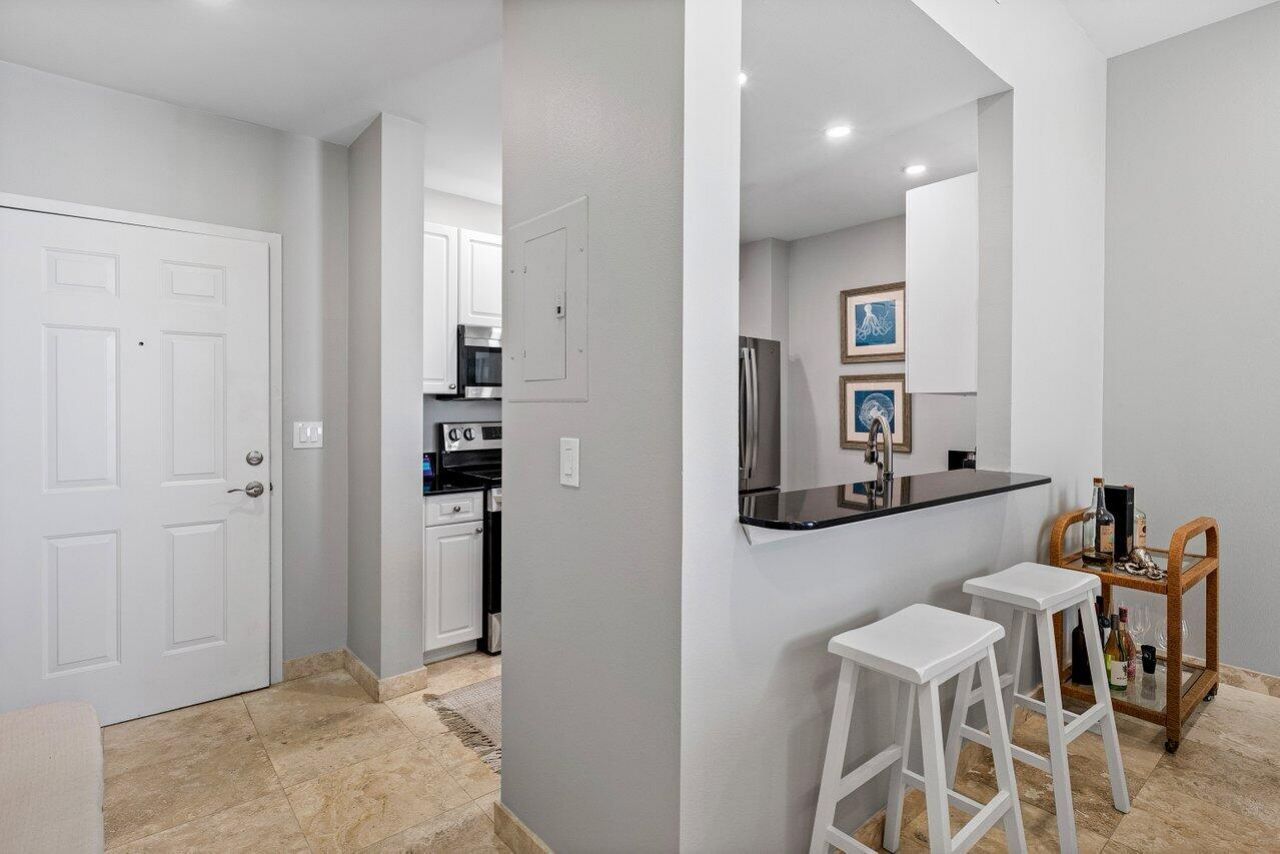 255 Evernia Street, Unit 306, West Palm Beach, FL 33401 Photo