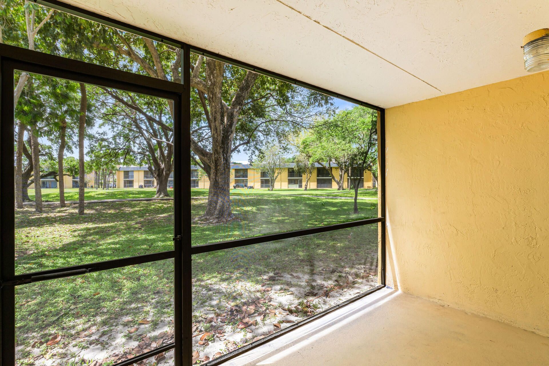 507 Meadows Circle, Boynton Beach, FL 33436 Photo