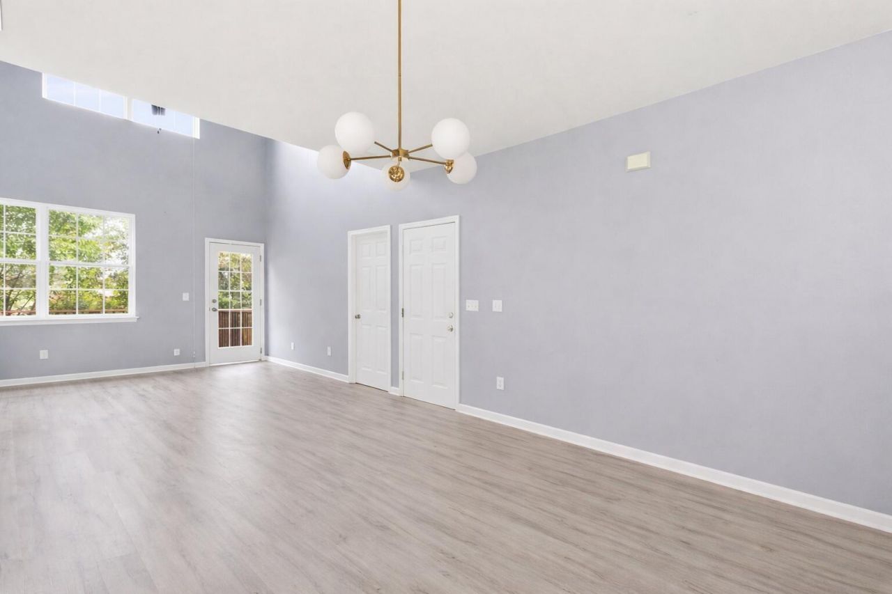 111 Winding River Drive Photo 10