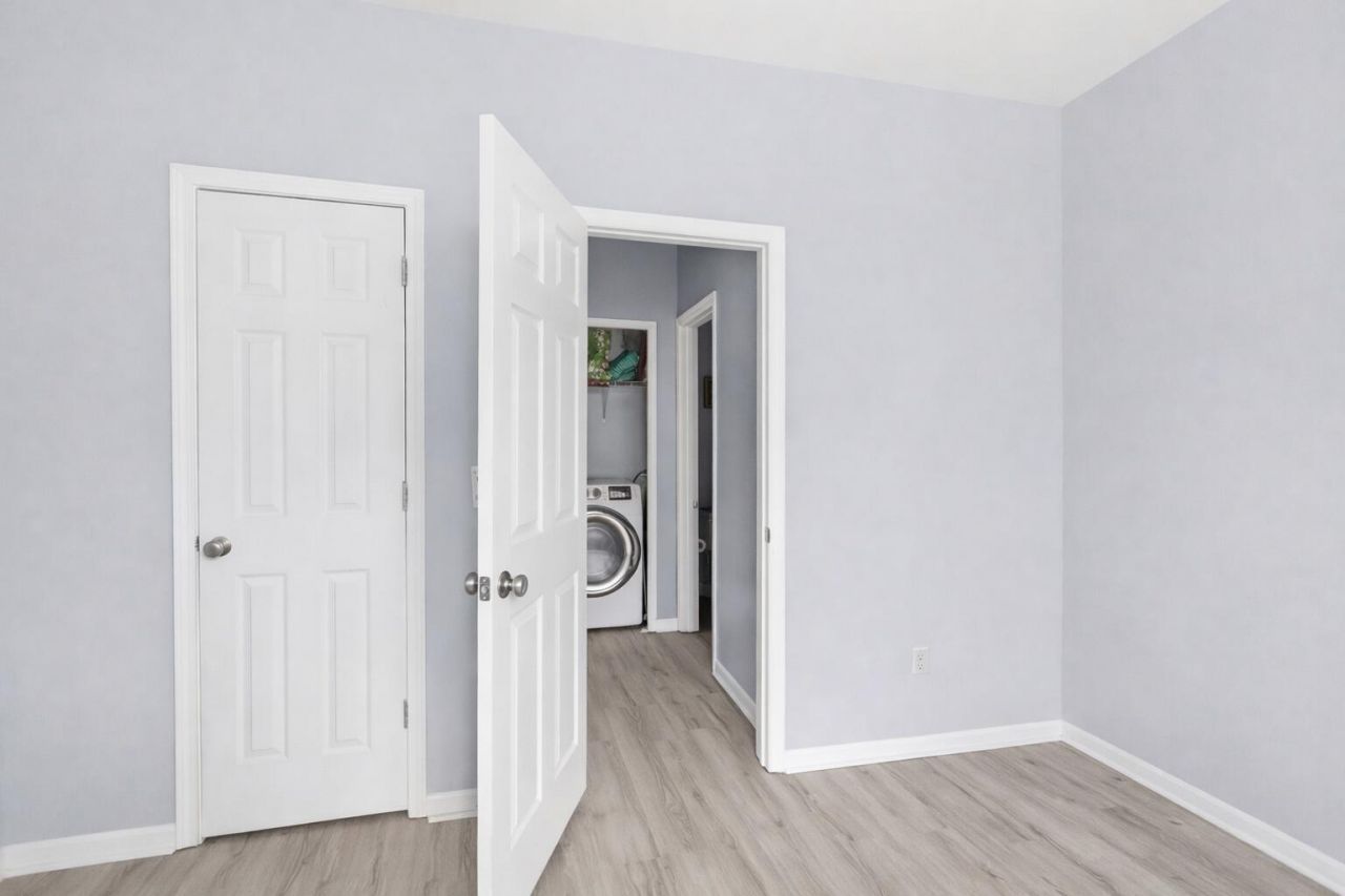 111 Winding River Drive Photo 18