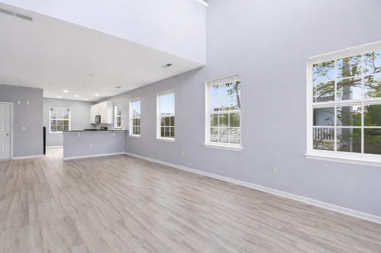 111 Winding River Drive Photo 6