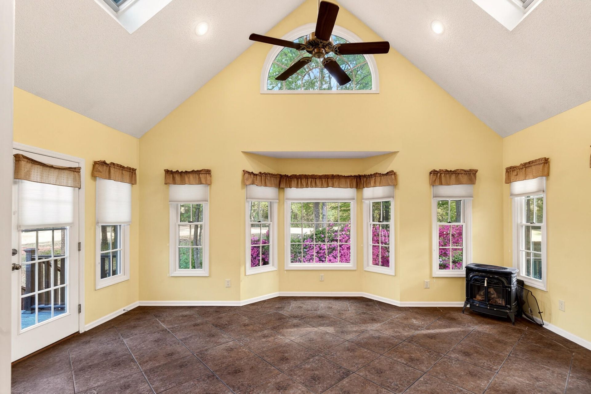 209 Myrtlewood Drive Photo 24