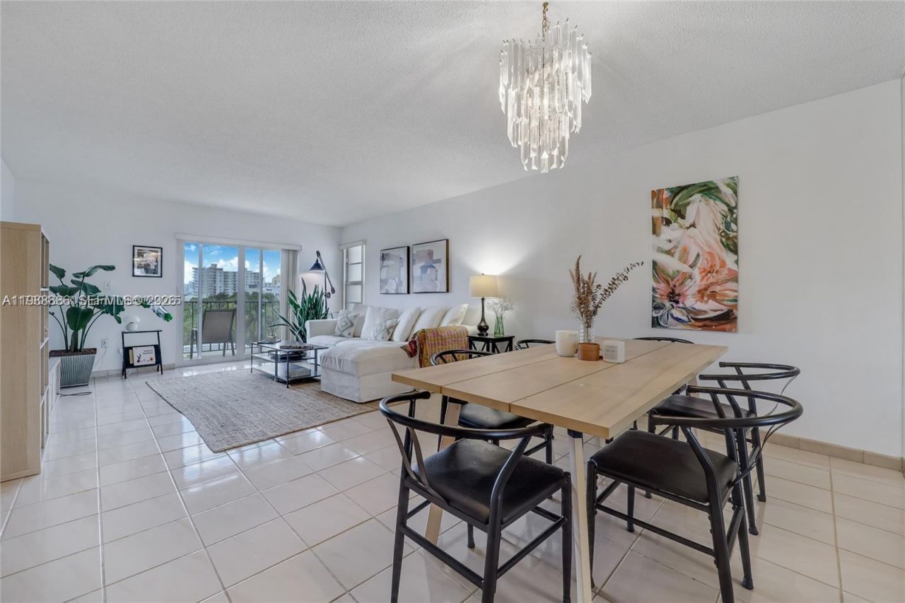 2455 Flamingo Dr , Unit 504, Miami Beach, FL 33140 Photo
